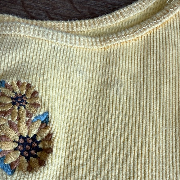 Hollister Yellow Floral Embroidered Crop Top - Picture 4 of 5